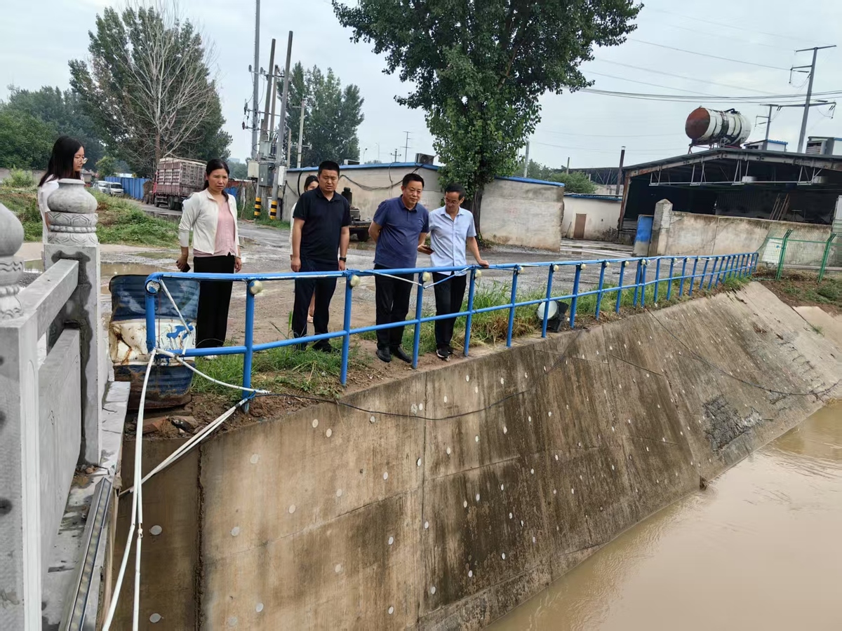 华安办第一总河长、华安街道党工委筹备组组长到引黄入冀补淀工程总干渠（华安段）、濮上河（华安段）开展巡河巡查
