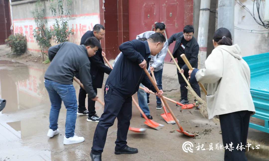 縣融媒體中心開展“人居環(huán)境整治”志愿者服務活動