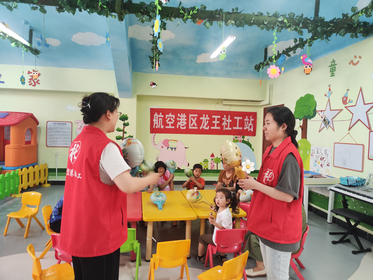 龙王办事处：爱如阳光暖童心 双节共庆护成长