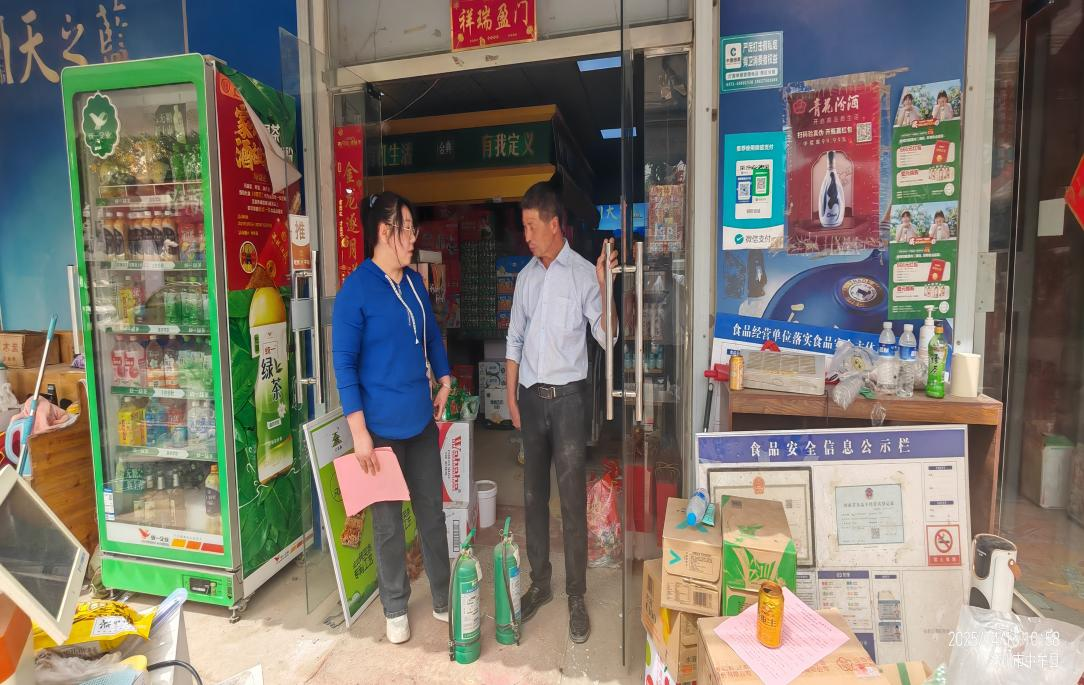 冯堂办事处开展信用体系建设宣传进商户活动