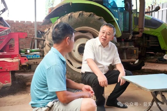 王瑞到興華鎮(zhèn)調(diào)研并開展“學查改·以企觀政服務(wù)企業(yè)大走訪”活動
