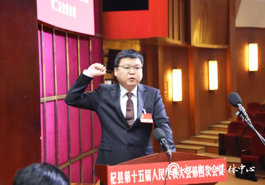 首页>新闻动态>杞县要闻>大会以举手表决的方式,通过了大会总监票人