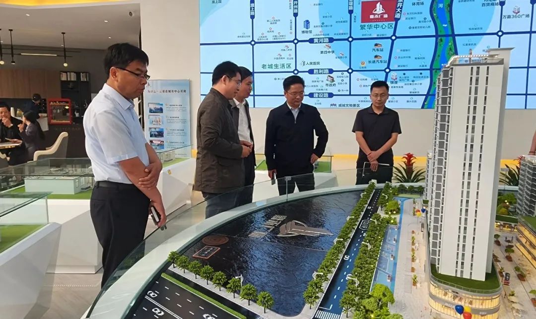 区长梅兴秦到黄河路街道调研天龙市场改造项目