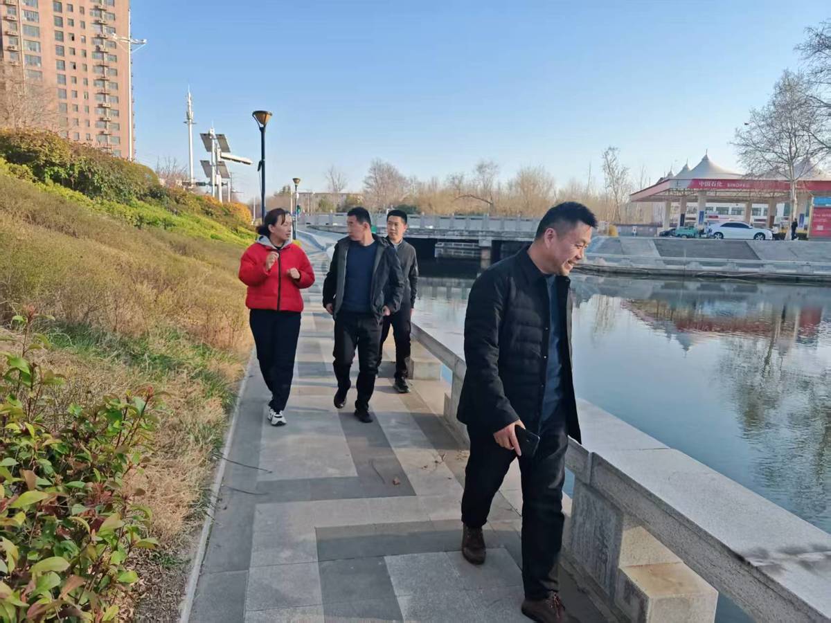 昆吾办副总河长、副主任带领河长办、农办工作人员到濮水河（昆吾段）开展巡河巡查