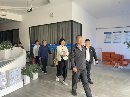 濮阳市市场监督管理局二级高级主办张亦清莅临电商园调研