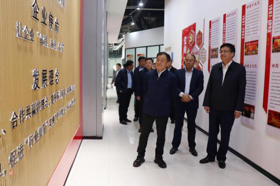 河南省人大财经委副主任委员徐强一行莅临电商园调研指导