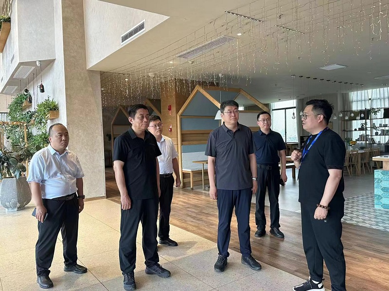县委副书记、县长魏志峰带队赴江西省赣州市于都县江苏曼森服饰公司生产基地考察