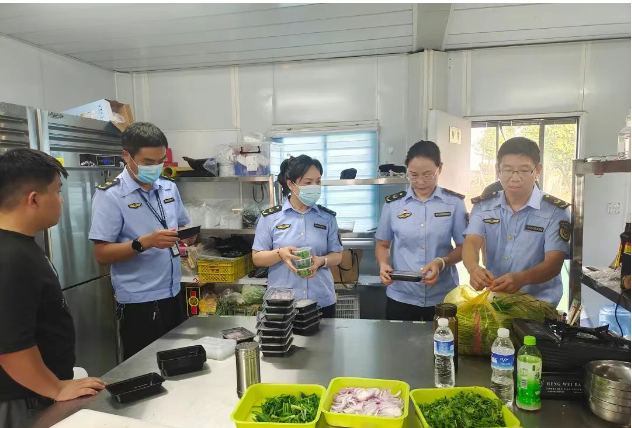 安阳县市场监督管理局持续对消夏主题 公园食品安全进行监督检查