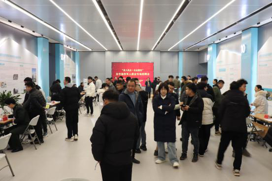 电商园助力“戎入民企，乐业濮阳”全市退役军人就业专场招聘会