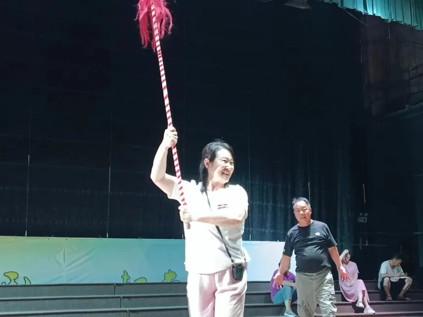 《妇好》豫剧紧张排练中