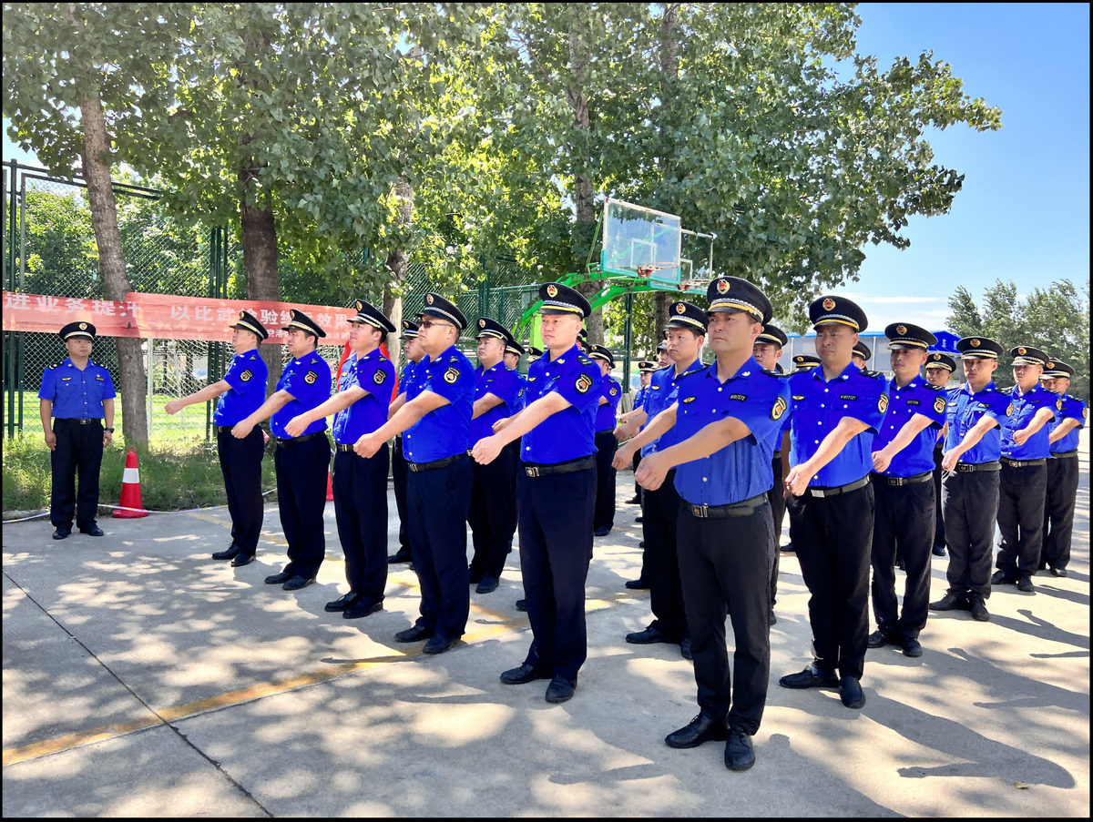 综合行政执法局综合执法监察支队开展队列训练-部门信息-郑州航空港