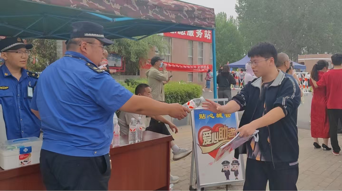 区城市管理局奋力护航高考助力青春逐梦