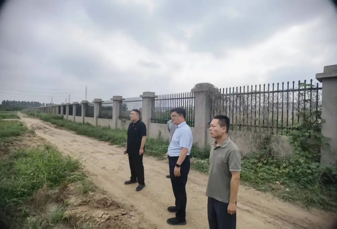 華龍區(qū)副區(qū)長楊峰帶隊調(diào)研元亨利通二期項目建設