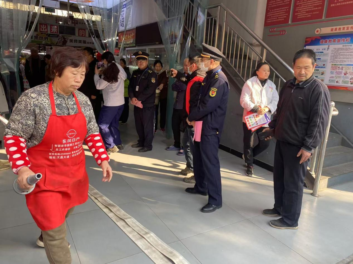 高新区综合执法大队开展消防安全宣传活动 提升居民防火意识
