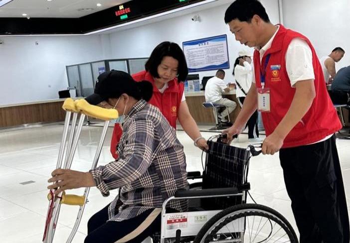 安阳县政务服务中心：以诚立窗优服务  以信惠民暖民心
