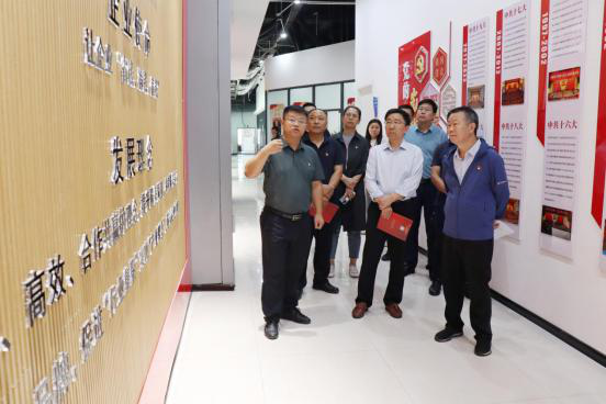 省市场监管局非公经济促进处二级调研员李灿领一行莅临电商园调研指导