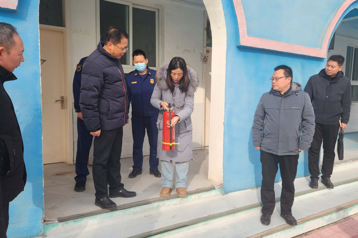 管委会副主任李振督导调研校园安全隐患排查整治工作