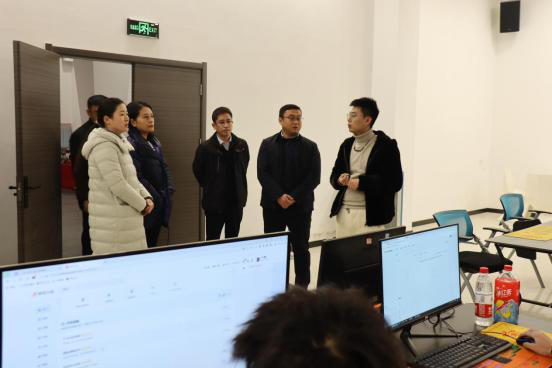 濮阳人才发展集团有限公司总经理牛力莅临电商园参观考察