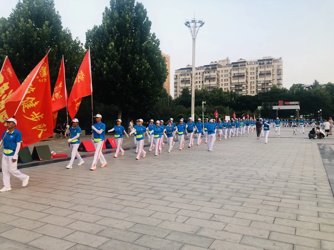 殷都区举办“行走大运河”全民健身健步走主题活动