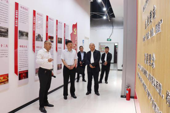 濮阳经开区党工委副书记、管委会主任孙永军莅临电商园调研指导