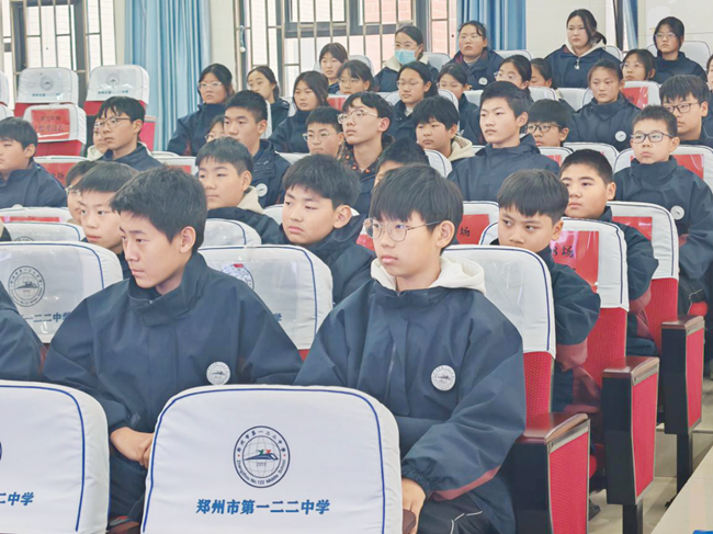 胡云生走进校园讲授思政课