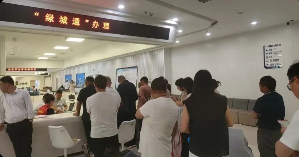 老年卡“一站办” 幸福出行“零跑腿”