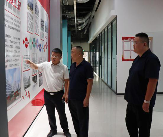 濮阳市市场监管局开发区分局副局长王新峰莅临电商园调研指导