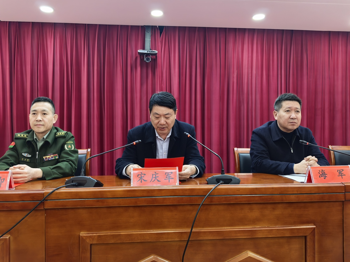 华龙区举行为立功受奖军人家庭集中送喜报仪式