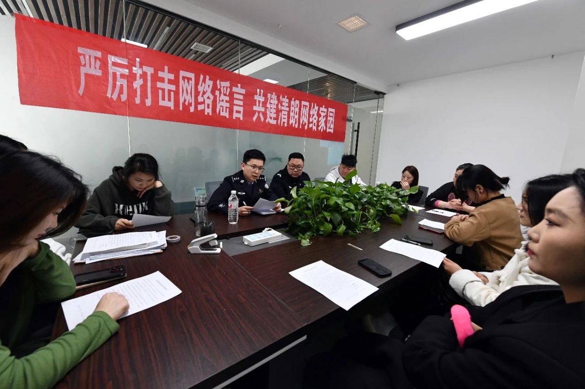 打击整治网络谣言沁阳公安开展“六进”宣传普法活动