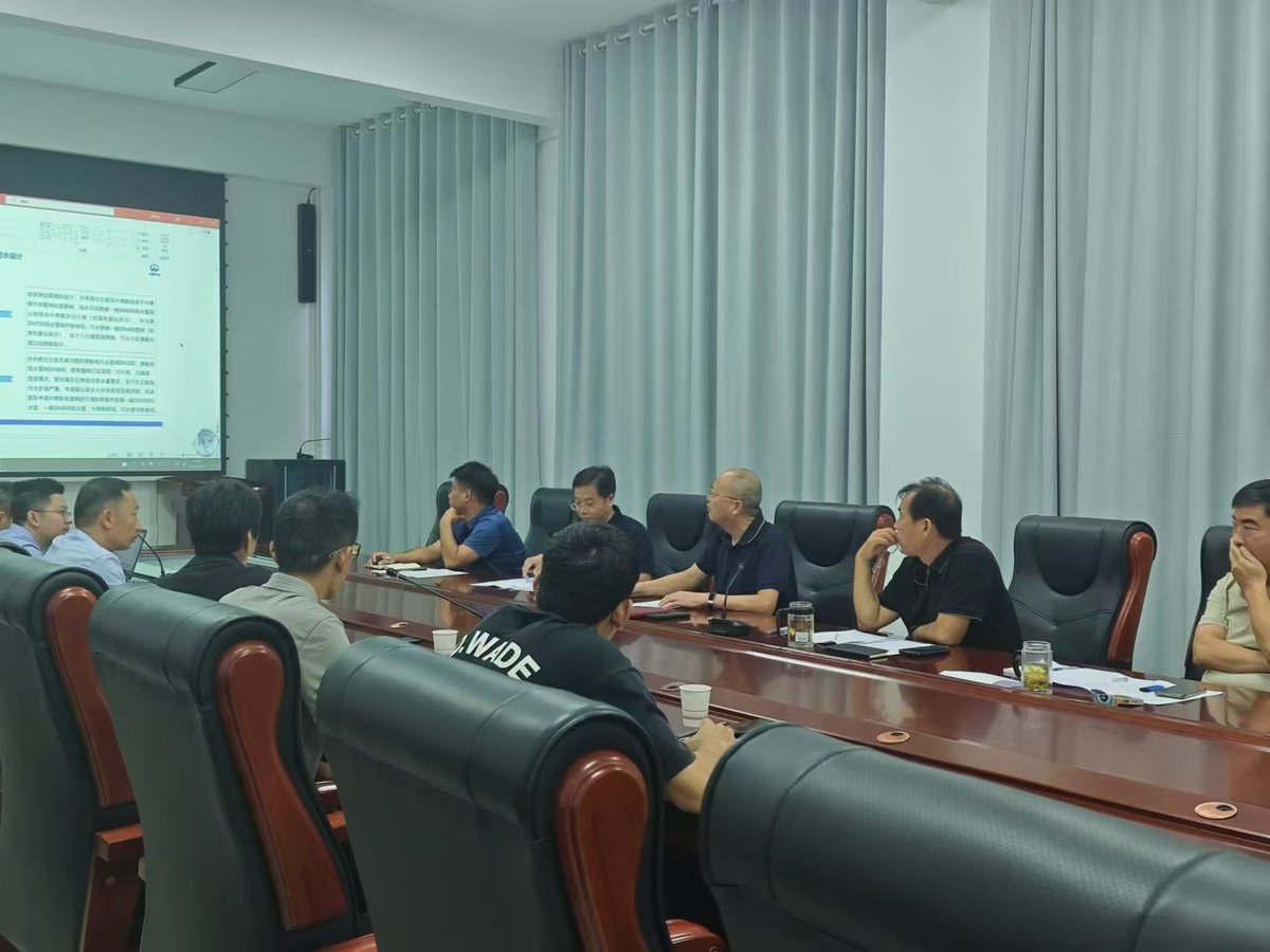 华龙区城市管理局组织召开区背街小巷综合管网提升改造项目第一次工地例会 