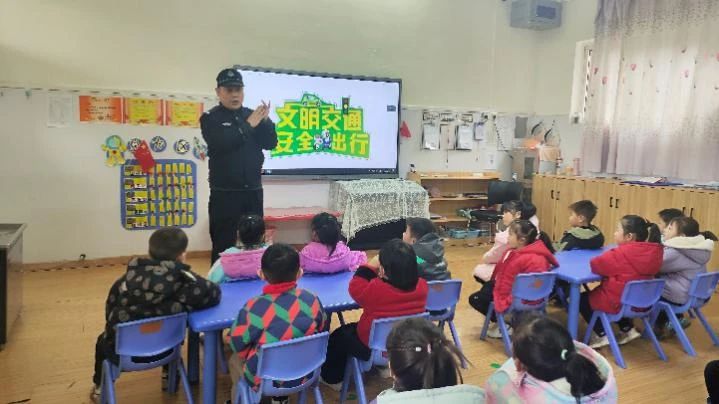 沁阳公安：站好护学岗，平安伴成长