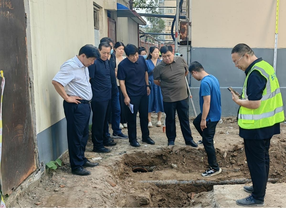 市发改委实地查看我区老旧小区改造配套基础设施项目建设情况