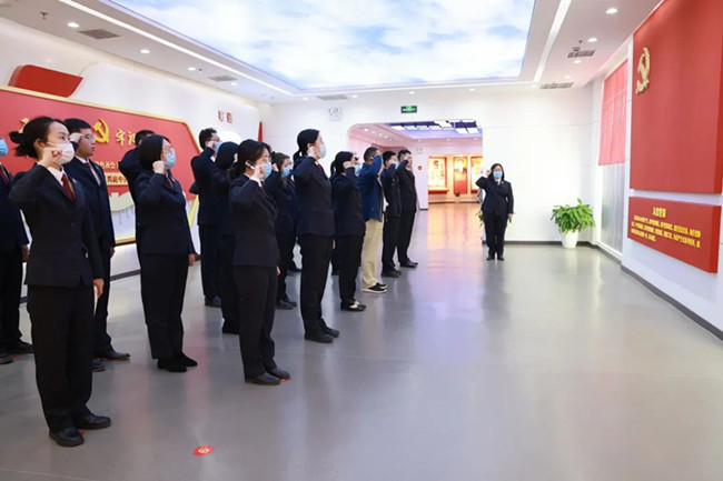 郑州航空港实验区检察院组织干警参观廉洁文化教育中心