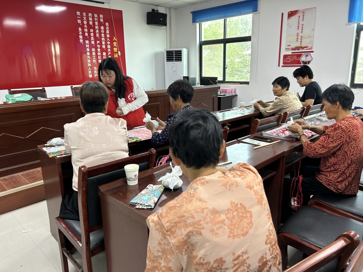 八千办事处组织开展“温情端午，艾草送福”端午节主题活动