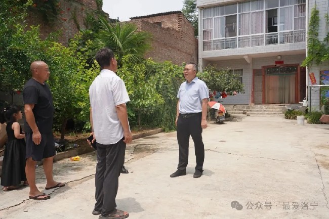 王瑞以“四不两直”方式深入乡镇督导检查重点工作