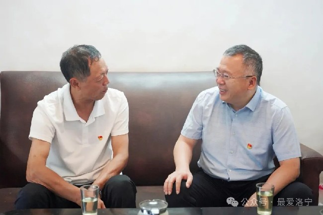 王瑞“七一”前夕走訪慰問(wèn)老黨員