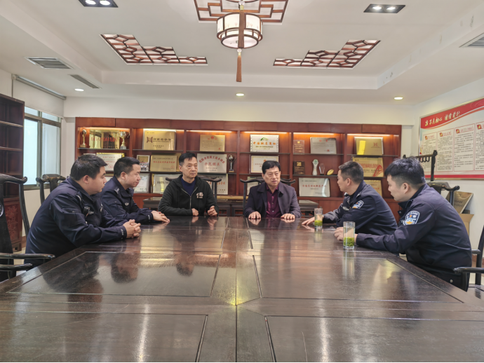 又是一年采茶季信阳公安全力护航茶经济