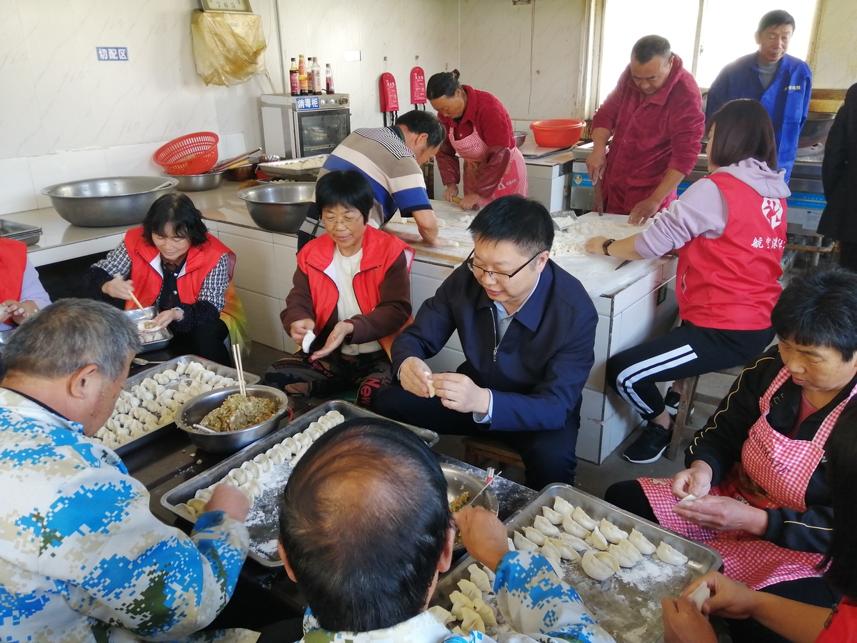 “重阳节，书记给咱包饺子……”