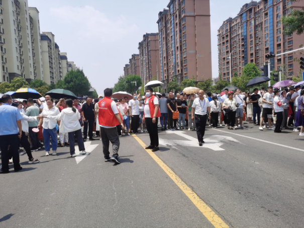 郑港办事处开展“鏖战六月助力中考”志愿服务活动