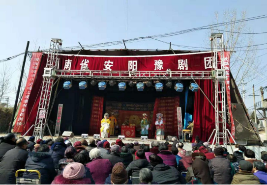  伦掌镇东岗村戏曲演出