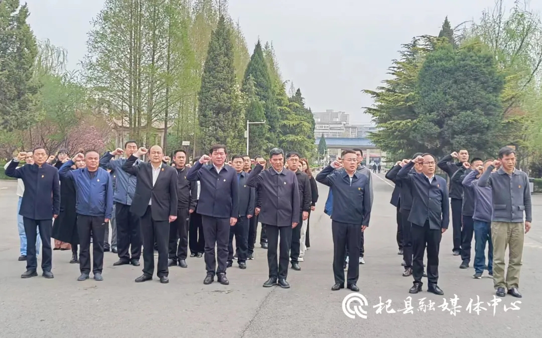 开封市委第三巡察组开展清明祭扫活动