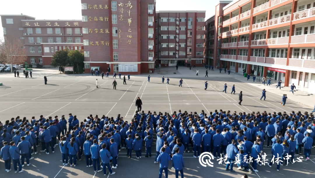 我县组织开展寄宿制学校灭火救援疏散逃生演练-杞县要闻--杞县人民