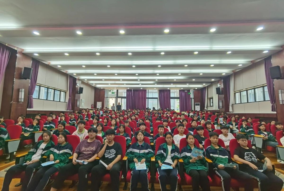 乐在 “骑”中不“炸” 街 交通安全记心中