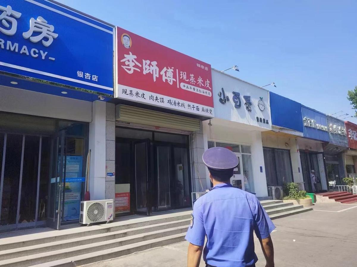 高新区综合执法大队开展门头牌匾安全隐患排查工作