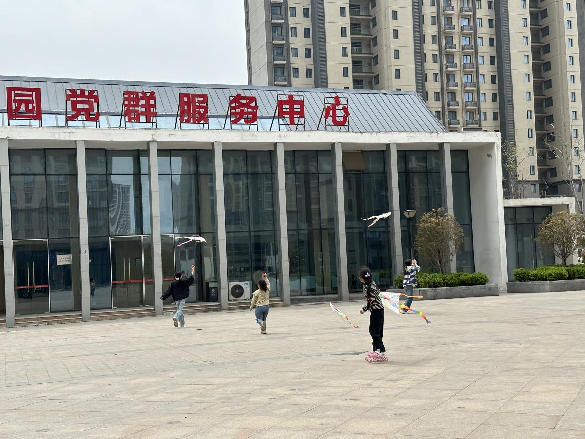 明港办事处举办春风寄思念 纸鸢载文明——清明节主题活动