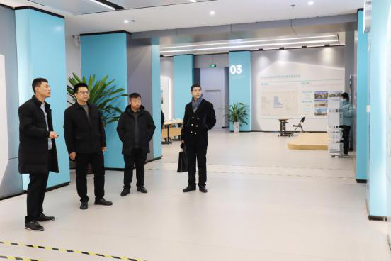 市住房公积金管理中心党组成员、副主任马鑫莅临电商园参观调研