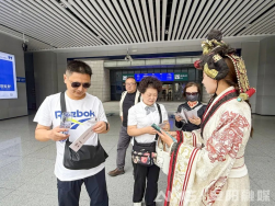 安阳文旅上新“时空穿梭巴士”！每周五、周六晚还将华丽变身为…… 