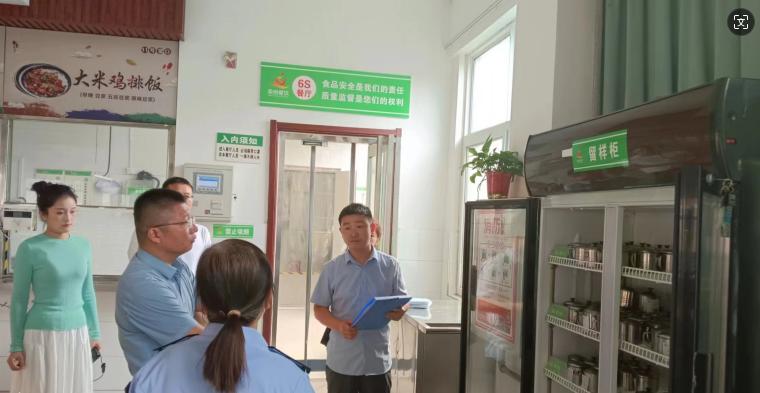 殷都区市场监管局开展校园食安检查  守护学生“放心餐”