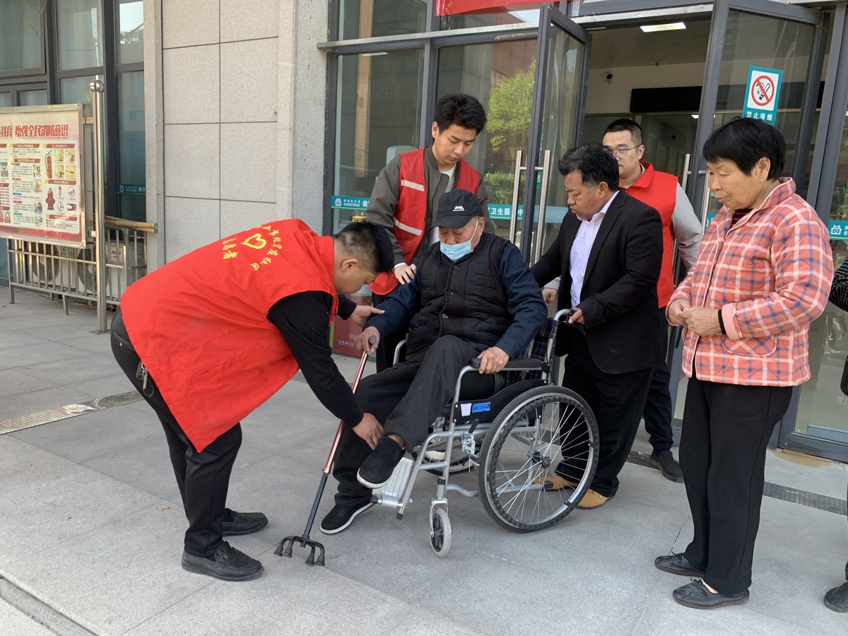 银河办事处：开展65岁以上老年人免费体检活动