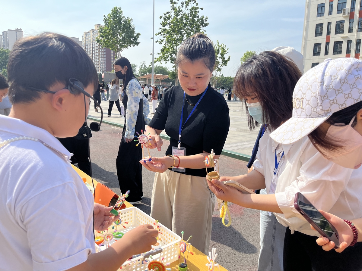美育之约才情飞扬  科学盛宴当“燃”不让